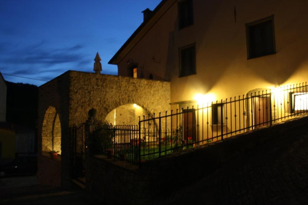 La Campana D'Oro Hotel Beverino Bagian luar foto