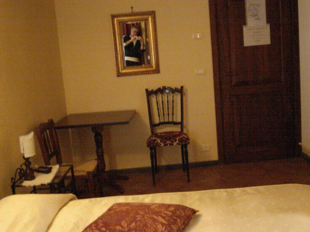 La Campana D'Oro Hotel Beverino Ruang foto